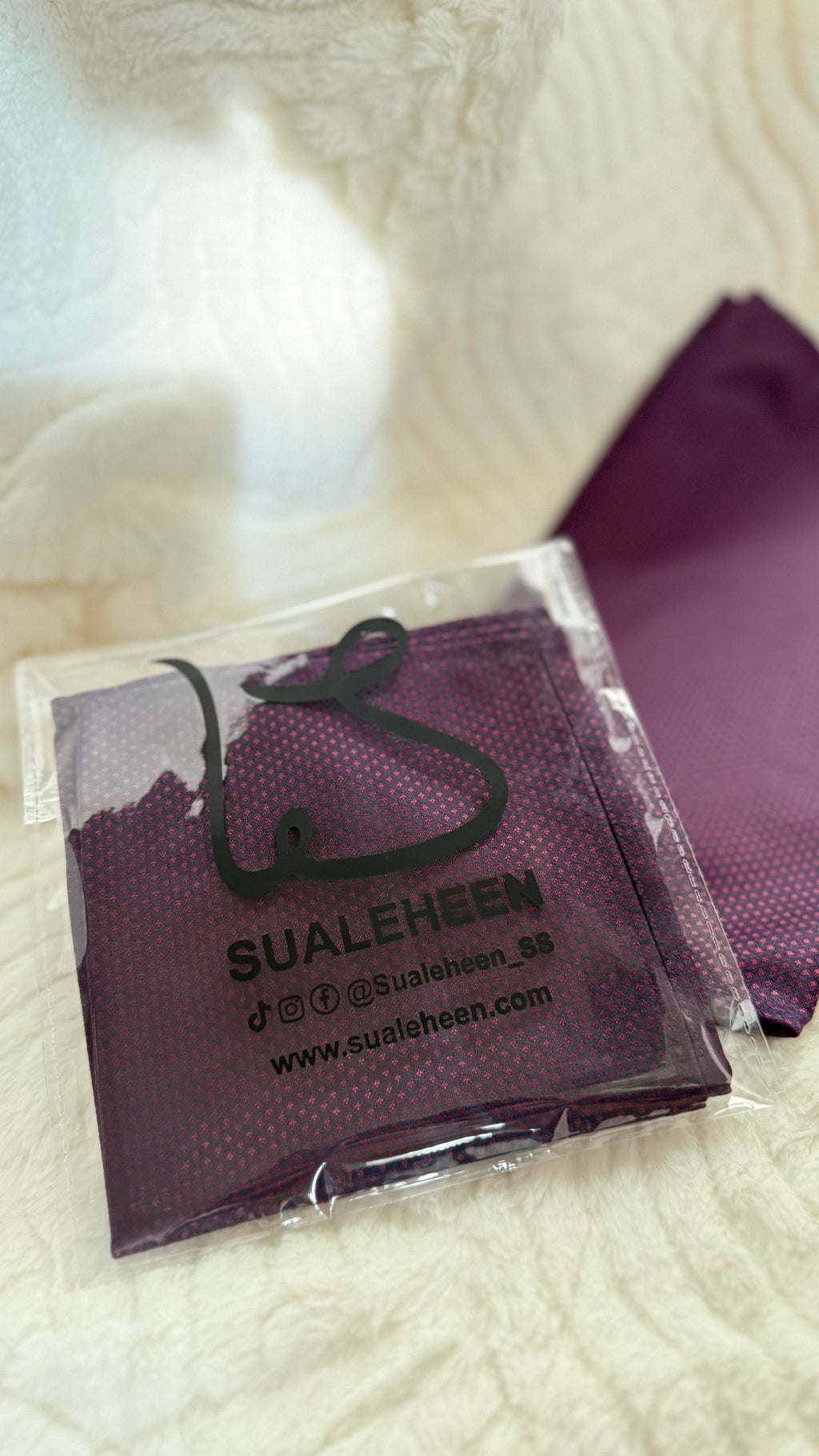 Dual-Finish Diamond Weave Pocket Square – Royal Burgundy